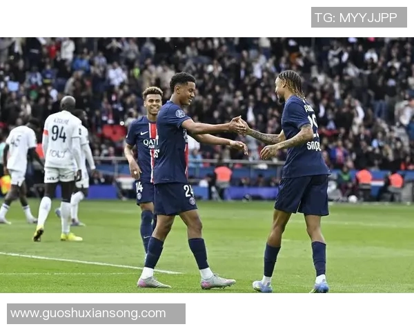 英超新赛季揭幕战巴黎圣日耳曼对阵曼联，激烈对决引燃球迷热情